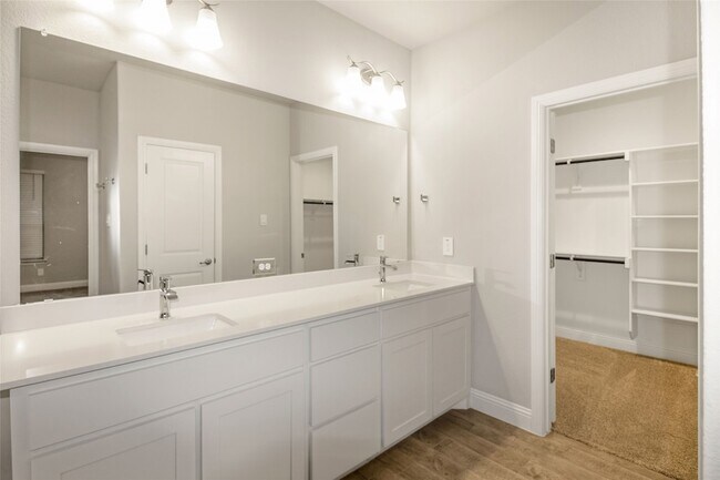 Building Photo - 3032 Lionsgate Dr