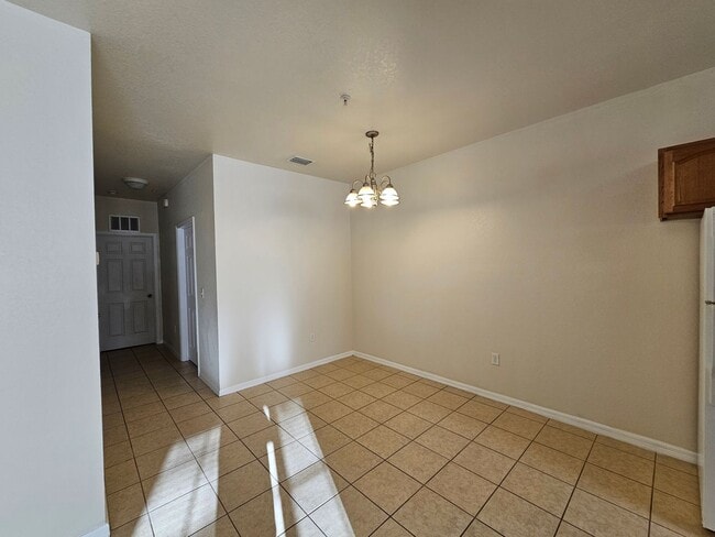 Building Photo - 2/2 ( Eagle Trace) Charming, updated townhome