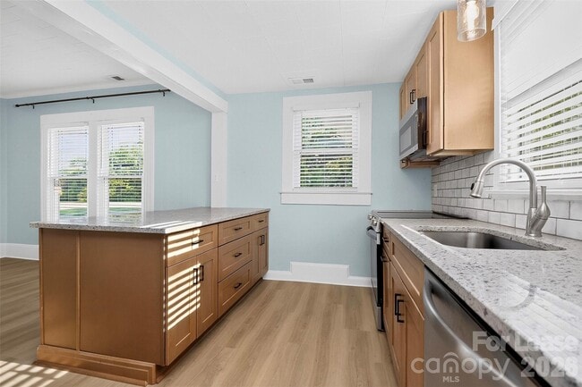 Building Photo - 204 E McNeely Ave