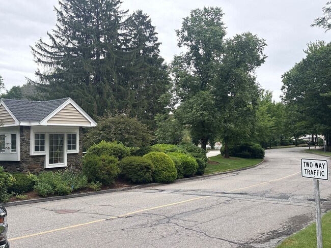 Building Photo - 401 Browning Ln