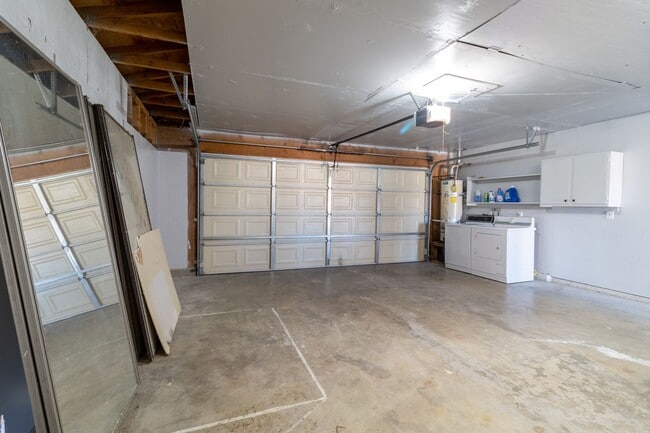 Building Photo - Beautiful 3/2 Apple Valley Home