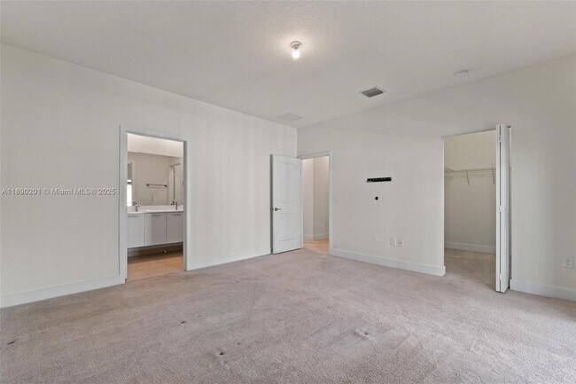 Building Photo - 4612 NW 83rd Pkwy