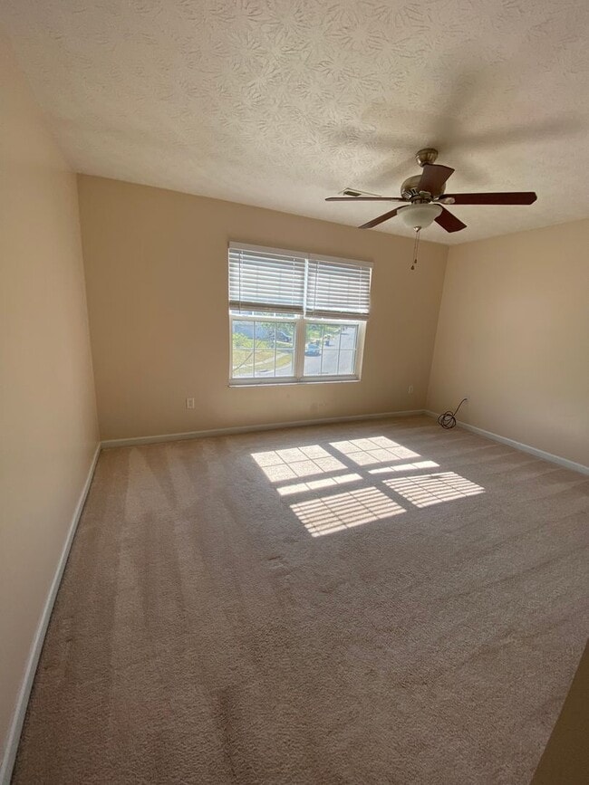 Building Photo - 4221 Dobbin Cir