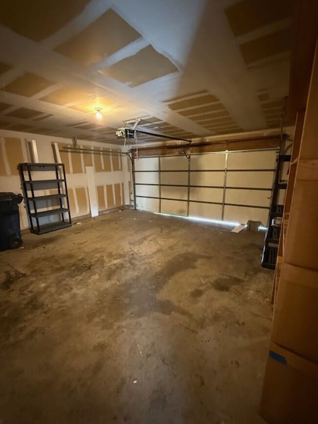 Building Photo - Recently updated 2 Bedroom 2 Bath Townhouse located in the popular foot hills area!