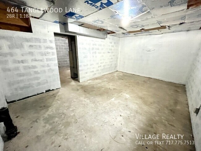 Building Photo - 464 Tanglewood Ln
