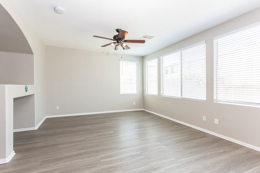 Building Photo - 1945 Barrel Oak Ave