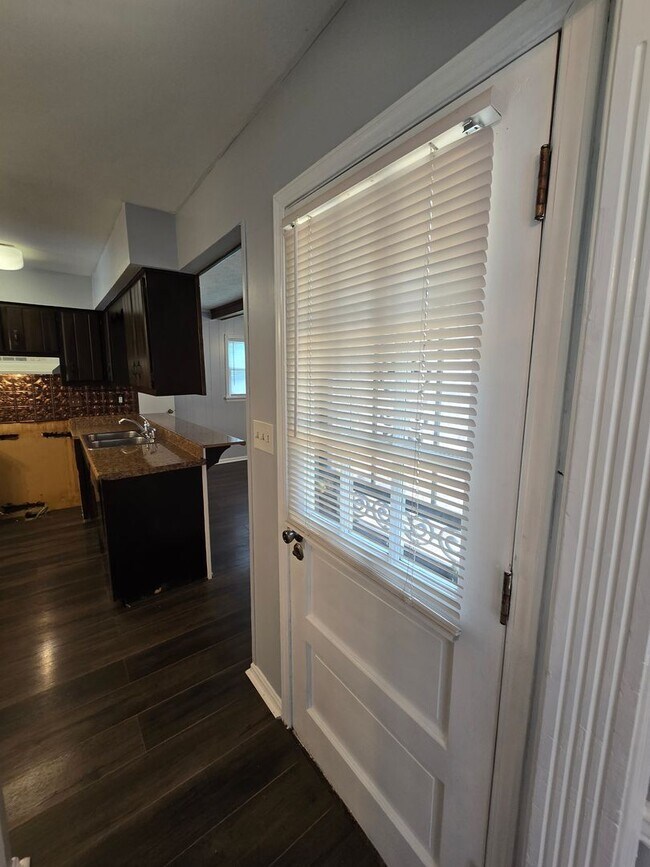 Building Photo - Brick Ranch in the heart of Jeffersontown! Featuring hardwood styled floors, 3 Bedrooms, 1.5 Bath...