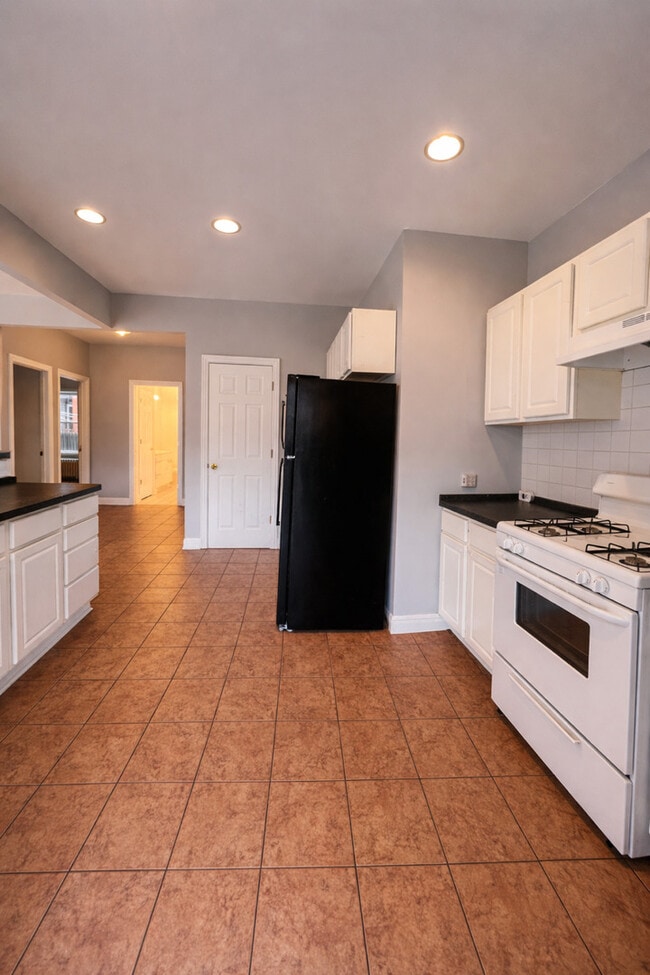 Building Photo - 3716 N Cicero Ave