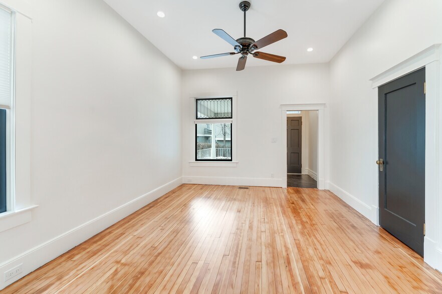 Building Photo - 731 E Linden Ave