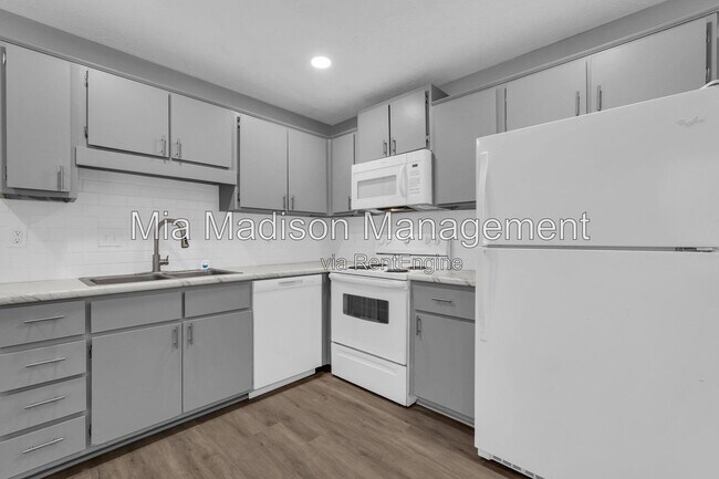 Building Photo - 111 E Mell St