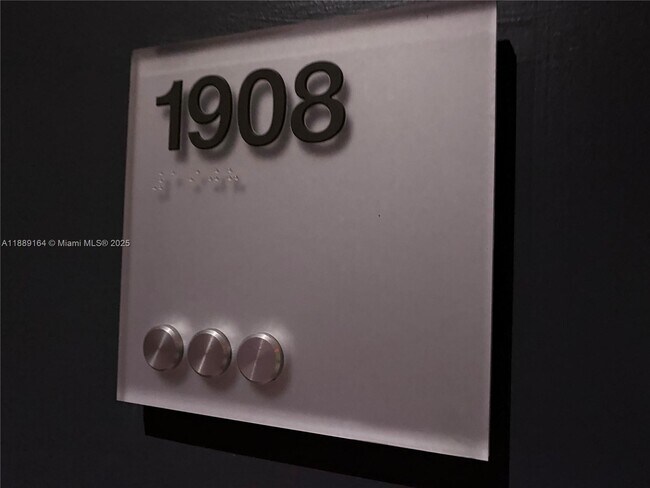 Primary Photo - 500 Brickell Ave