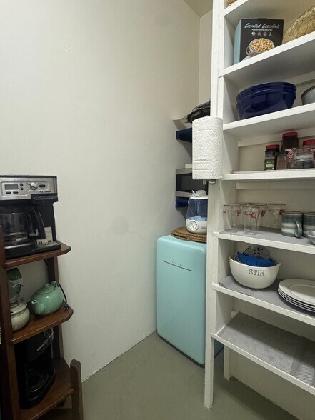 Building Photo - 15935 Mary Cir