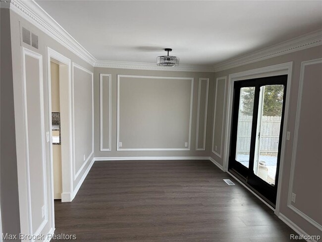 Building Photo - 38527 Claremont Dr