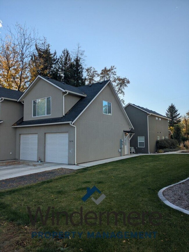 Primary Photo - woodlawn705 1/2 &amp; 707 1/2