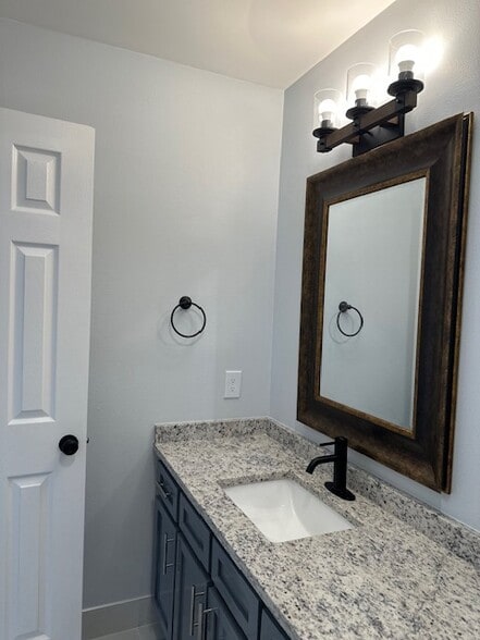 Building Photo - 3233 Autumn Ridge Dr W