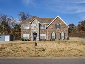 Building Photo - 1302 Rivercrest Dr