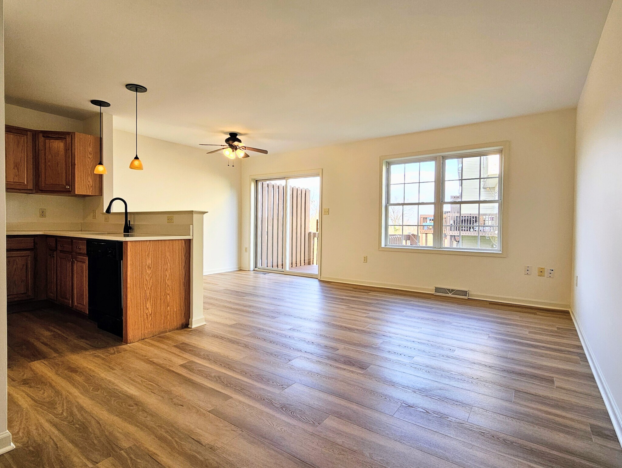 Building Photo - 107 Acorn Ln