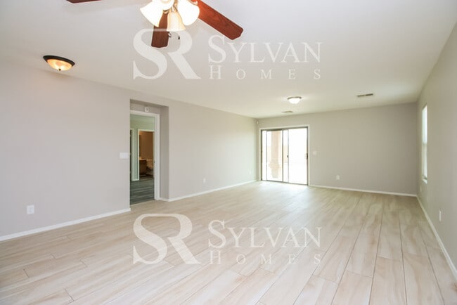 Building Photo - Come tour this beautiful 3BR, 2BA home today!