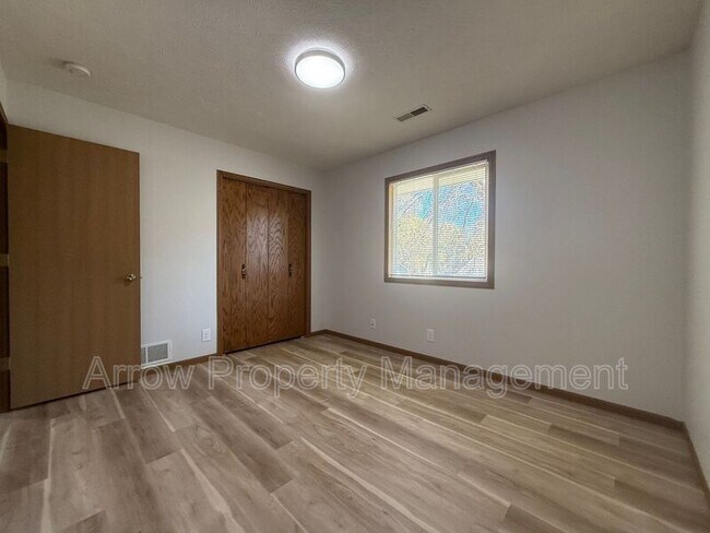 Building Photo - 535 Oak St