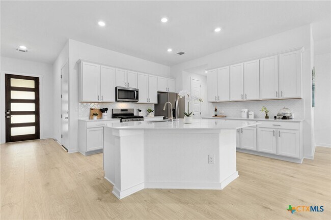 Building Photo - 2132 Magnolia Hl Dr