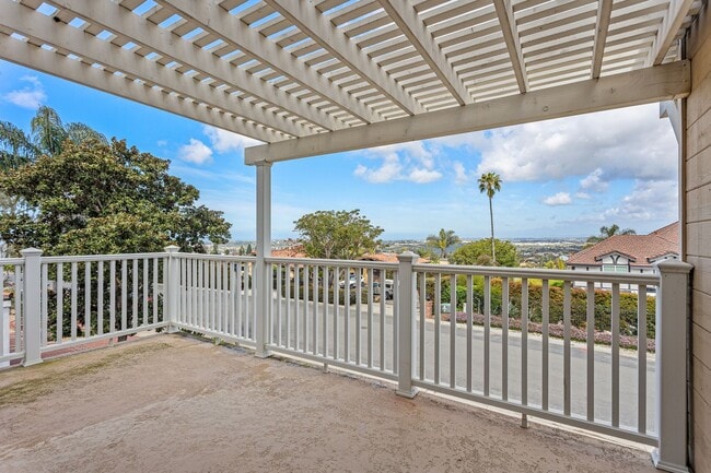Building Photo - Stunning Carlsbad Executive Home with Ocean Views
