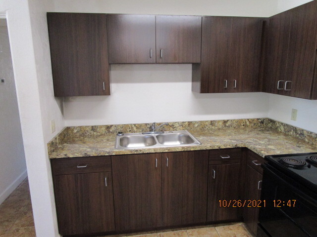 Building Photo - 946 Lewis Dr