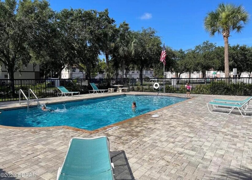 Building Photo - 402 Banana Cay Dr