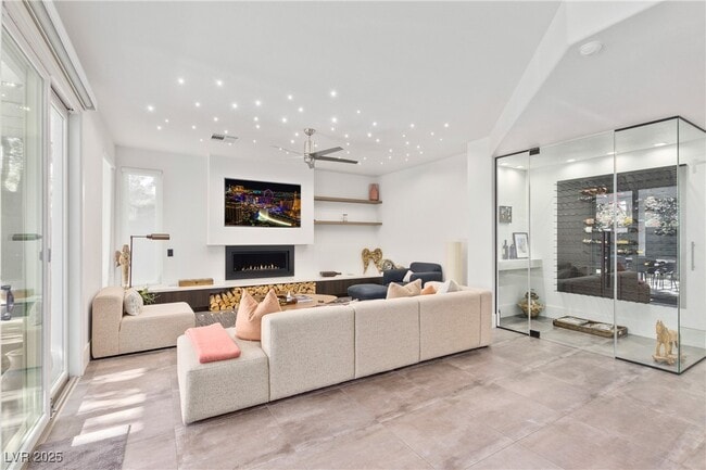 Building Photo - 9301 St James Cir