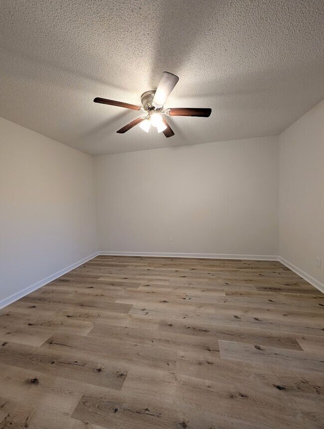 Building Photo - 3720 Fountain Ave