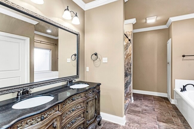 Building Photo - 3 Bedroom Condo in a Gated Community