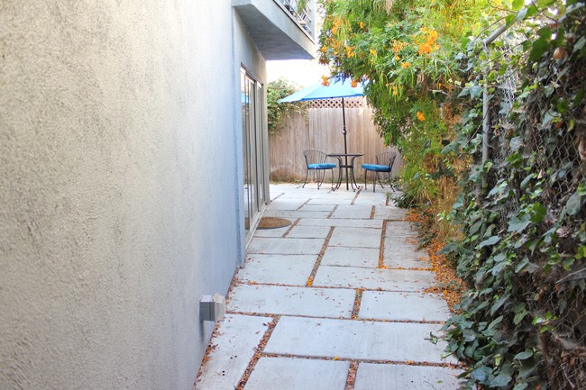 Private walkway to unit entrance - 1753 16th St