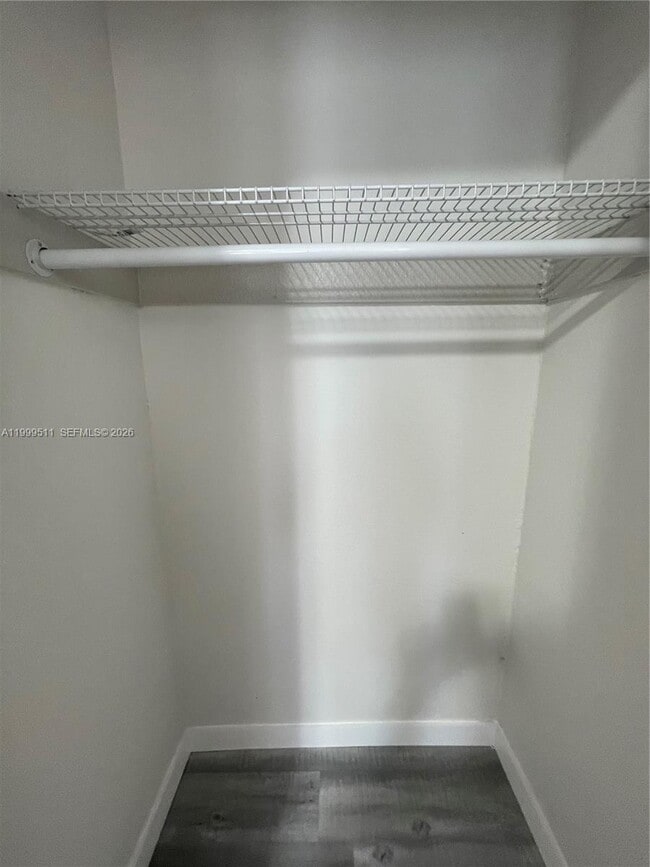 Building Photo - 442 SW 10th Ave