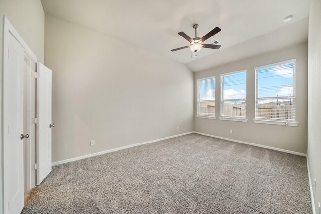 Building Photo - 1547 Crystal Stream Dr