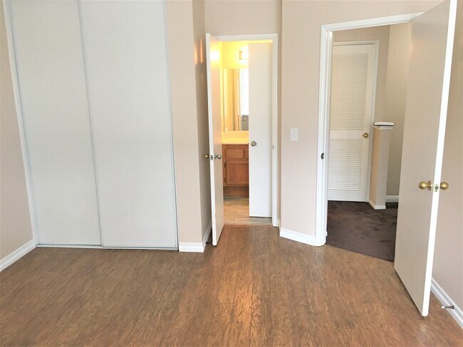 Building Photo - 8167 Vineyard Ave