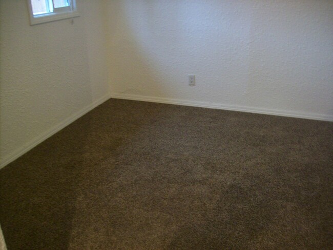 Building Photo - STATUS: RENTED-  | R220A | $1095 + $100 fo...