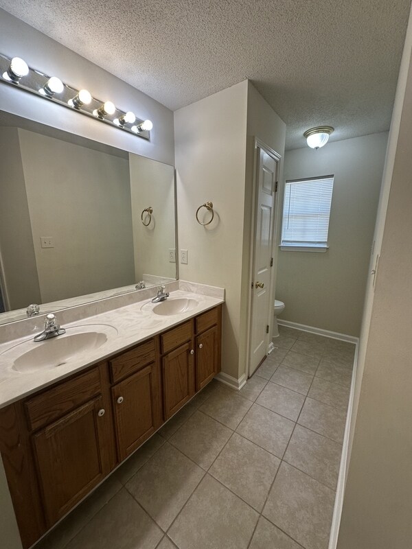 Building Photo - 7733 Lipscomb Dr