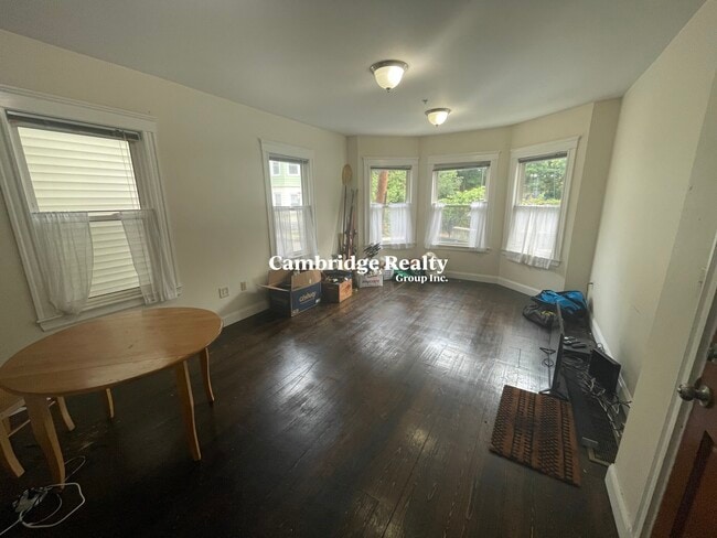 Building Photo - 6 Giles Park