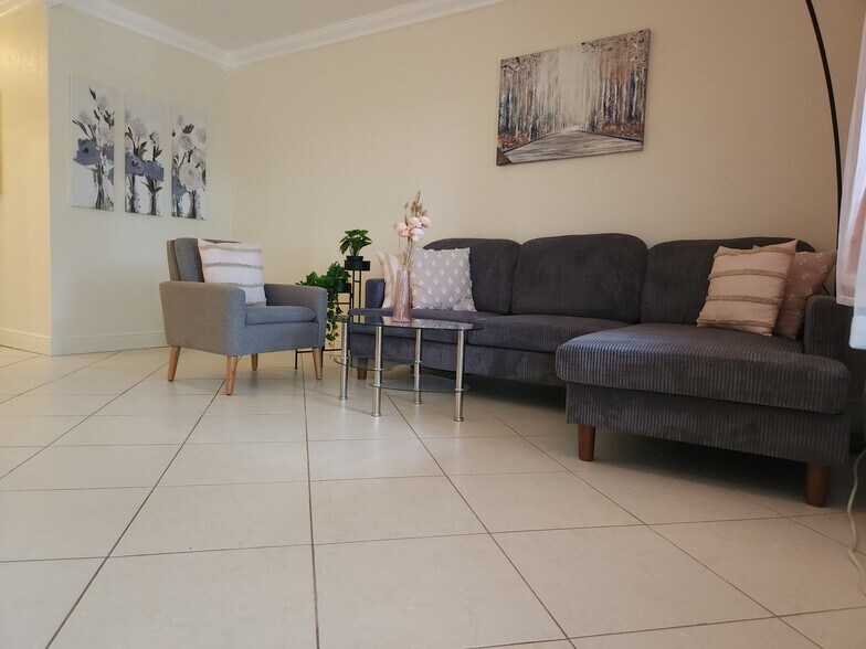 Livingroom - 600 Layne Blvd