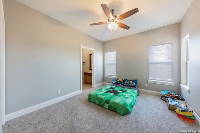 Building Photo - Charming Home Awaits: Spacious & Modern Living in a Prime Location