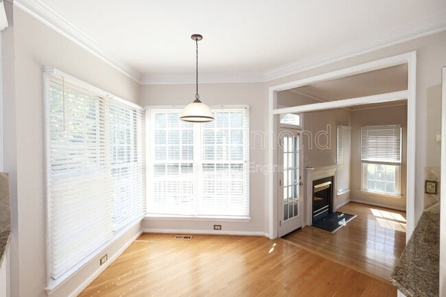 Building Photo - 6004 Manor Park Terrace