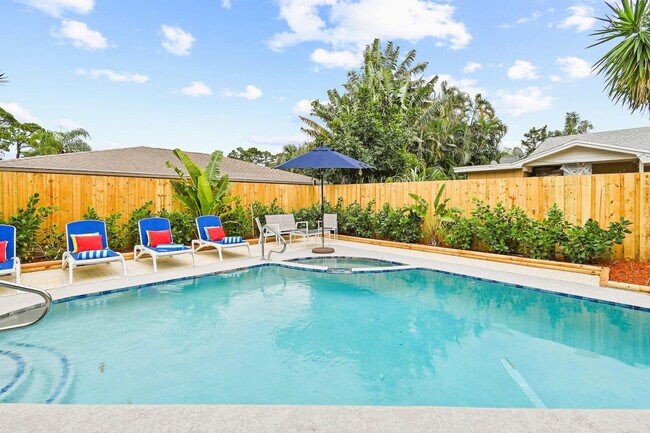Building Photo - 9126 E Highland Pines Blvd