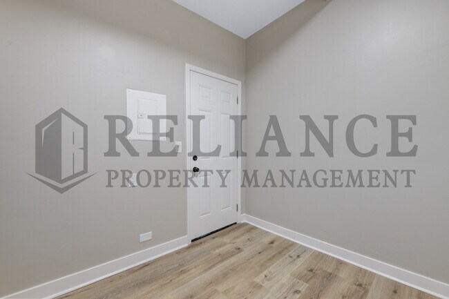 Building Photo - 1631 S Fern St