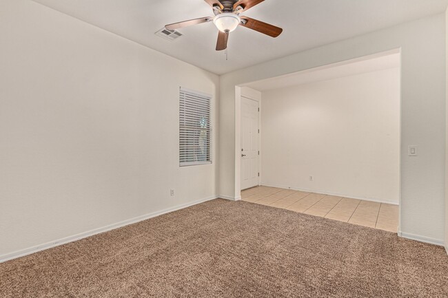 Building Photo - SPACIOUS 4BR/3BA in Peoria!