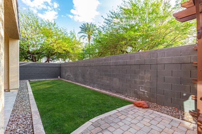 Building Photo - 12800 N 93rd Dr
