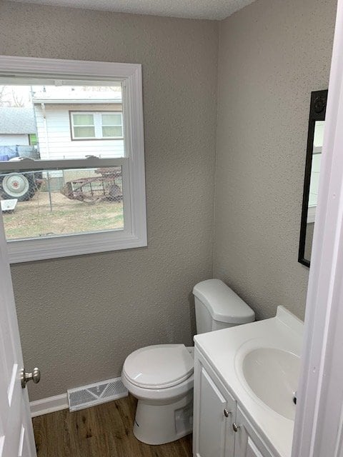 Building Photo - Beautifully update 3 Bed / 1 Bath house wi...