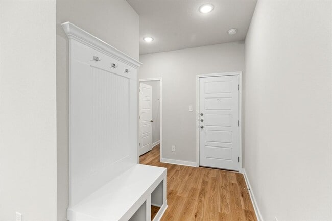 Building Photo - 158 Schrader Dr