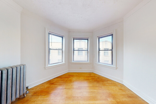 Dining/Living room - 5415 S. Woodlawn Avenue