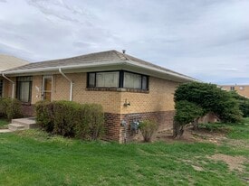 Building Photo - 1624 Akron St