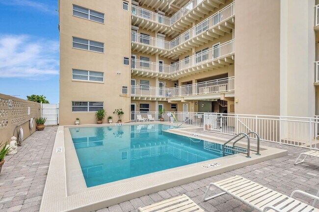 Building Photo - 4500 S Ocean Blvd