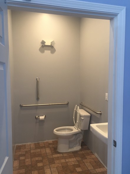 Interior Photo - 415 Station St
